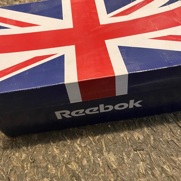 REEBOX SIZE 11 White sneakers - Picture 1 of 4